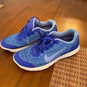 Nike sneakers size 6.5. Worn two times. In very good condition. No box